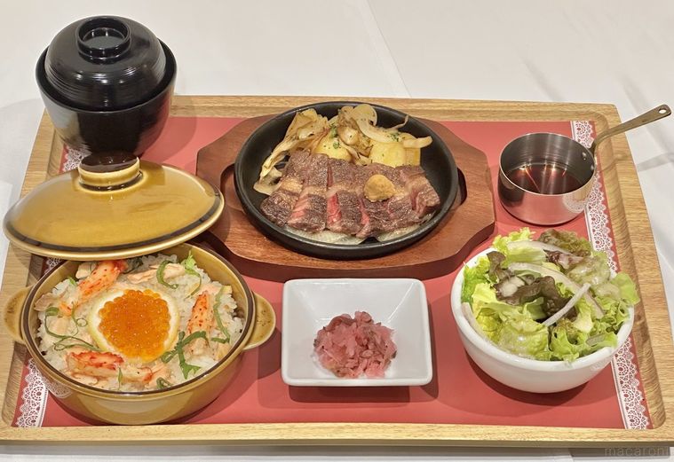 花咲蟹といくらの和風ピラフ黒毛和牛ステーキ