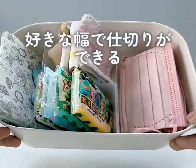 箱に小物が入っている様子