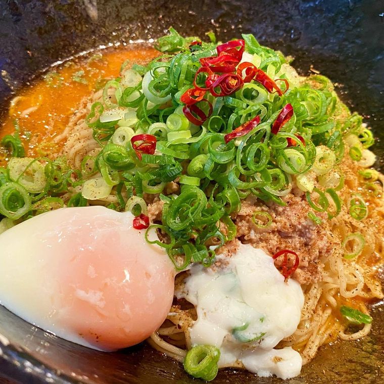 汁なし担担麺専門 キング軒 東京店の「広島式汁なし担担麺 並盛＋温泉卵トッピング」