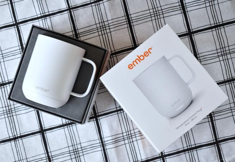 パッケージに入ったエンバーマグカップ