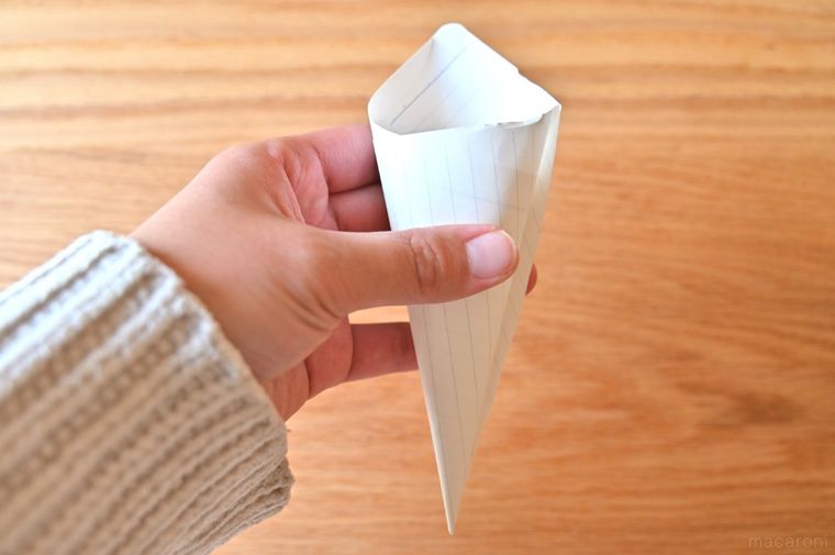 封をしていないコルネを持っている