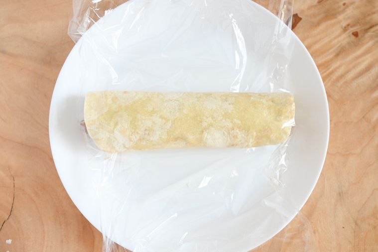 ラップにのせたトルティーヤ