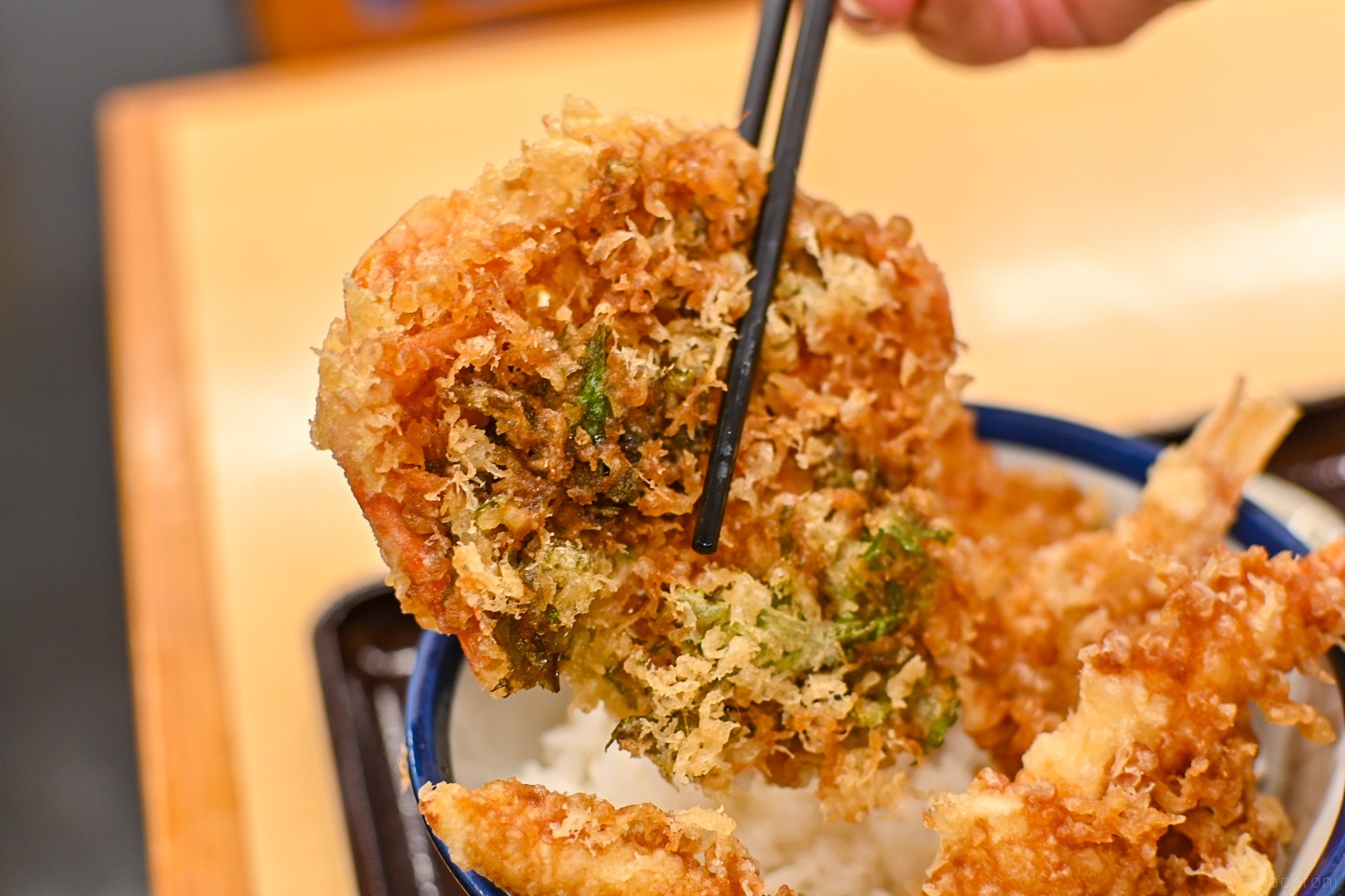 てんやの期間限定「早春海老天丼」「たれづけ親子鶏天丼」を実食レポ!新年の幕開けにふさわしい逸品 - macaroni
