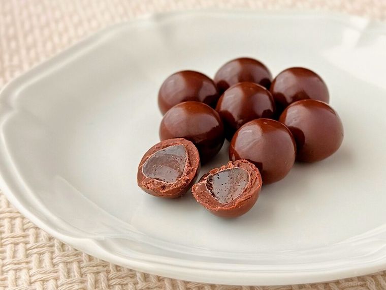 グミチョコボールぶどう味の断面