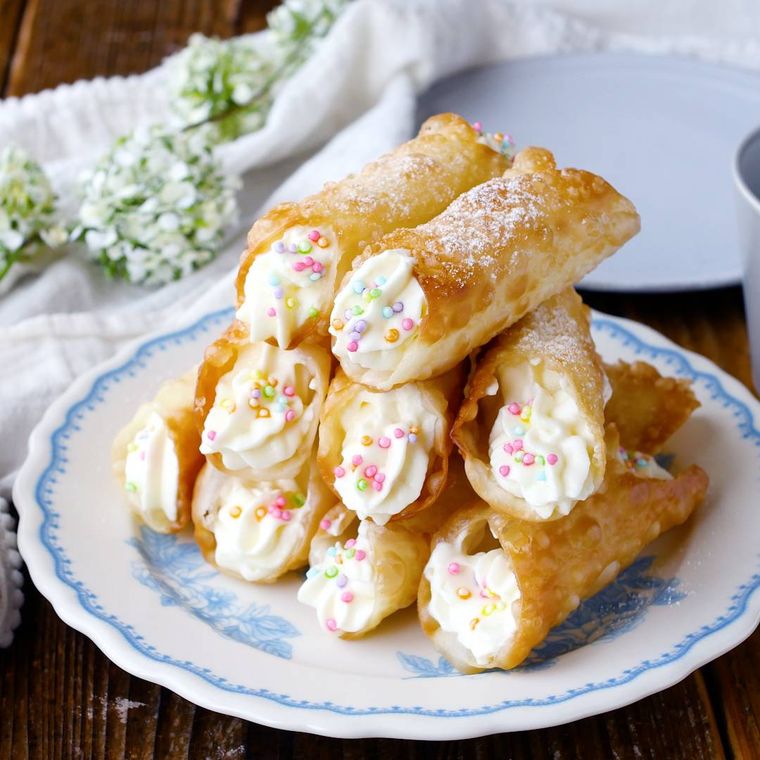 洋食器に盛り付けたカンノーリ風