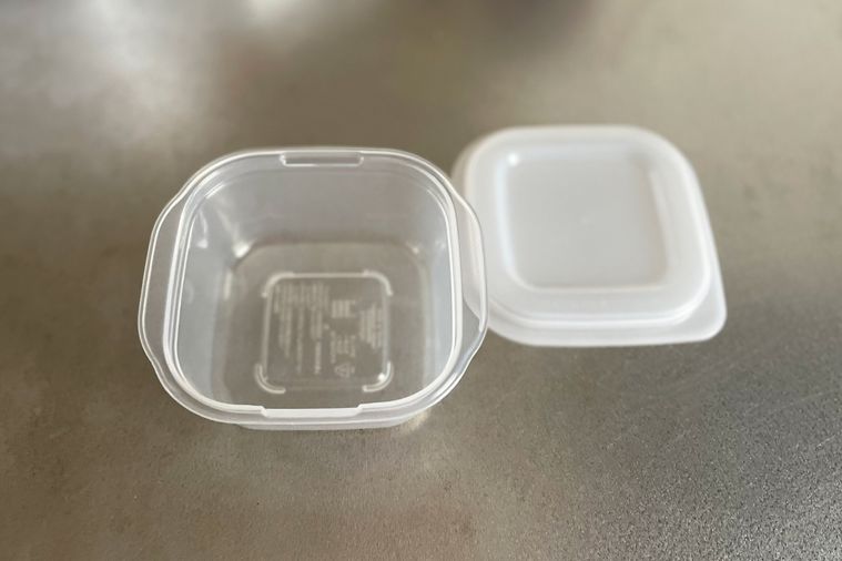 小さめの保存容器とフタ