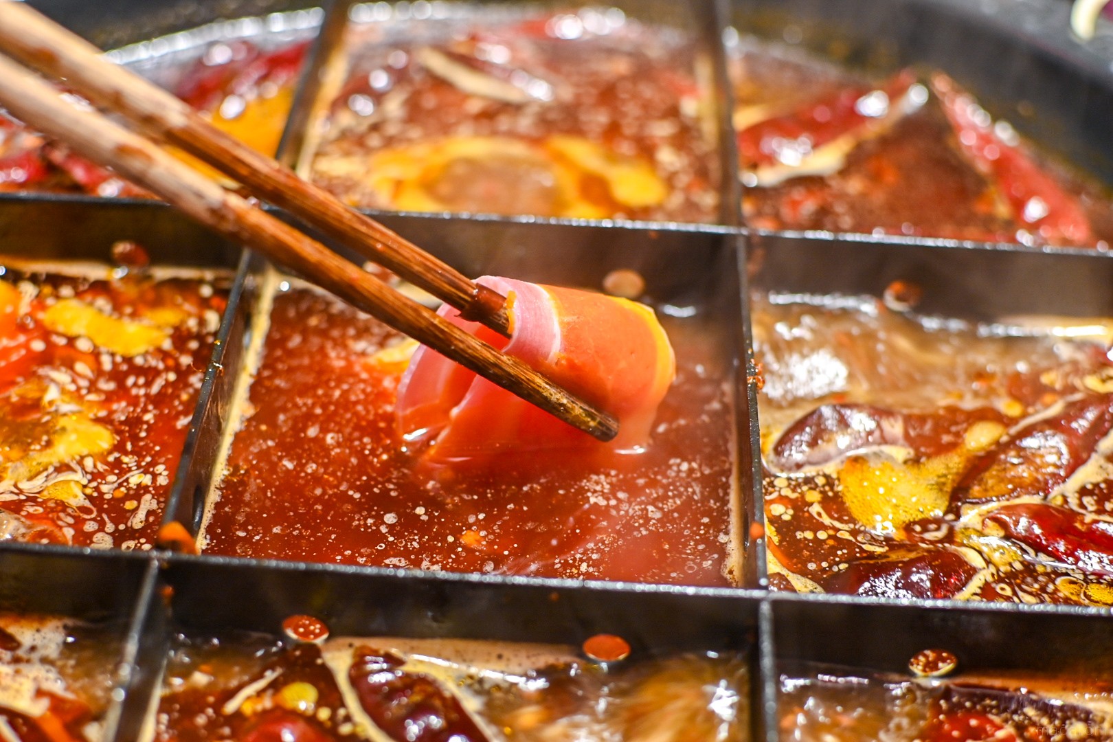 中国四川の激辛火鍋「九宮格火鍋」とは？池袋のガチ中華店「蜀漢」で