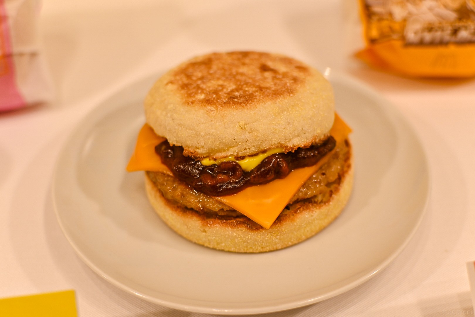 ソーセージマフィンとソース入り ソーセージマフィンセット - Gourmet Vox 東京