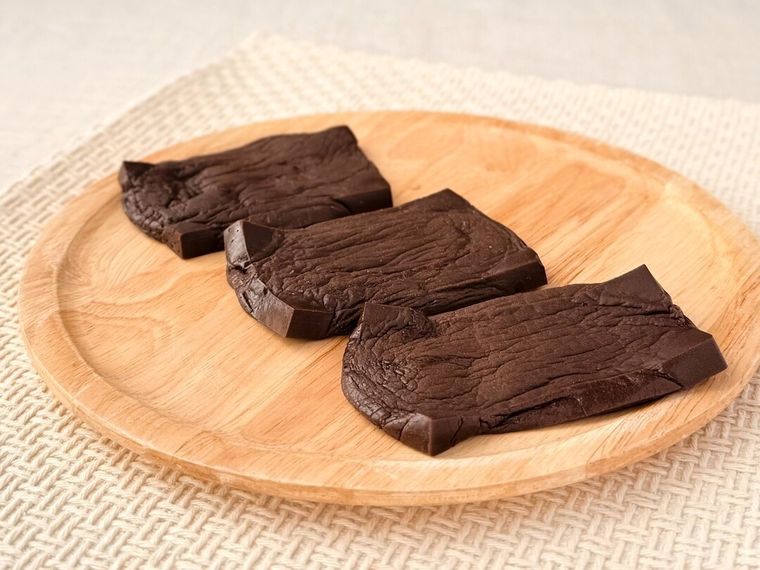 レンジで温めた焼いておいしいチョコ切り餅が並んでいる様子