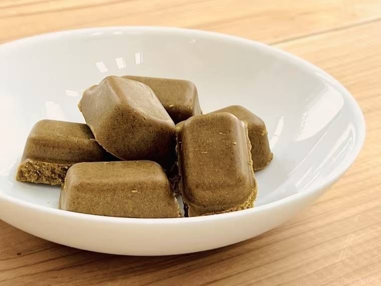 皿に盛られたカレールウ