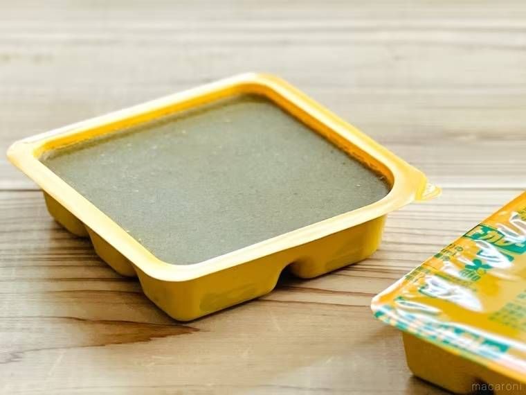 フィルムを剥がしたカレールウ