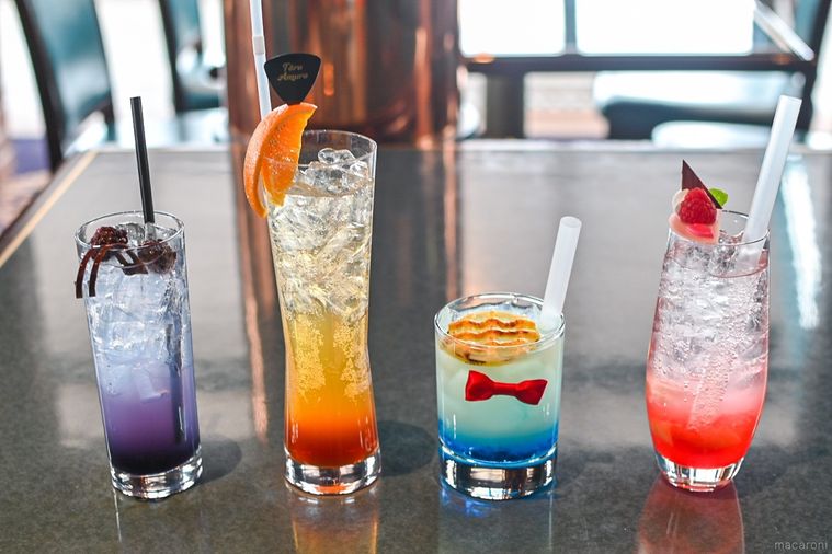 4種類のドリンクが並んでいるところ