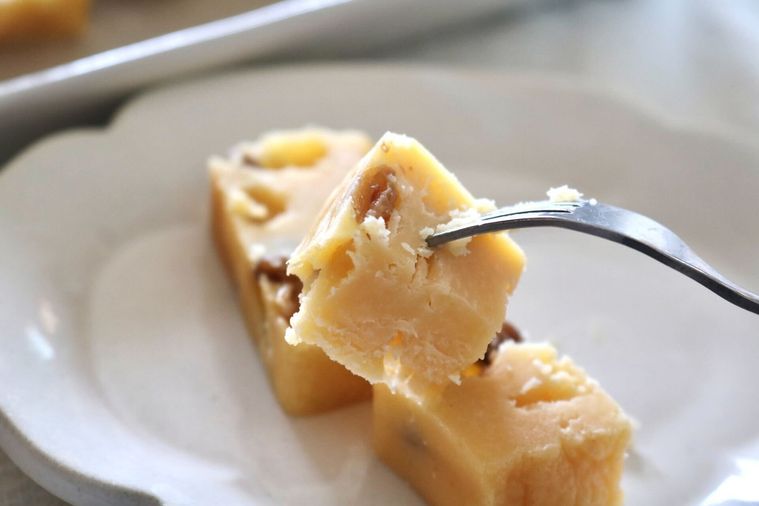 フォークでとっているテリーヌ