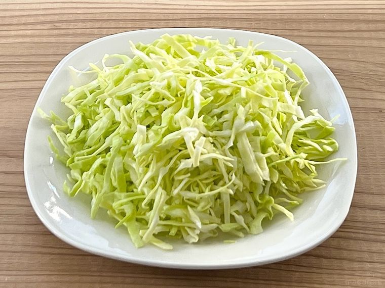千切りにしたキャベツ