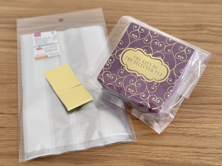 横マチタイプのクリアバッグのパッケージと使用例