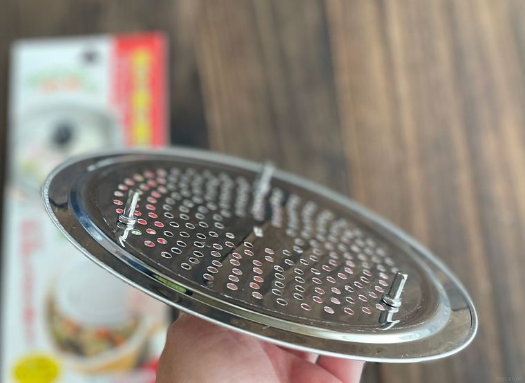 セリア蒸し落し蓋プレートの裏面