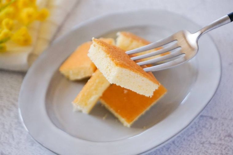 解凍したお手軽スポンジシートのフォーク持ち上げ