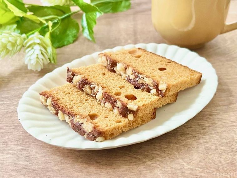 スライスして盛り付けた業務スーパーのスパイスケーキ