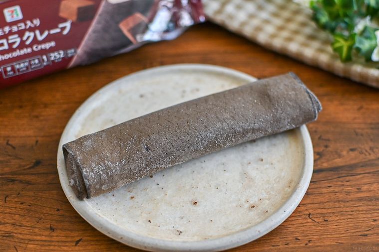 お皿にのったクレープアイス