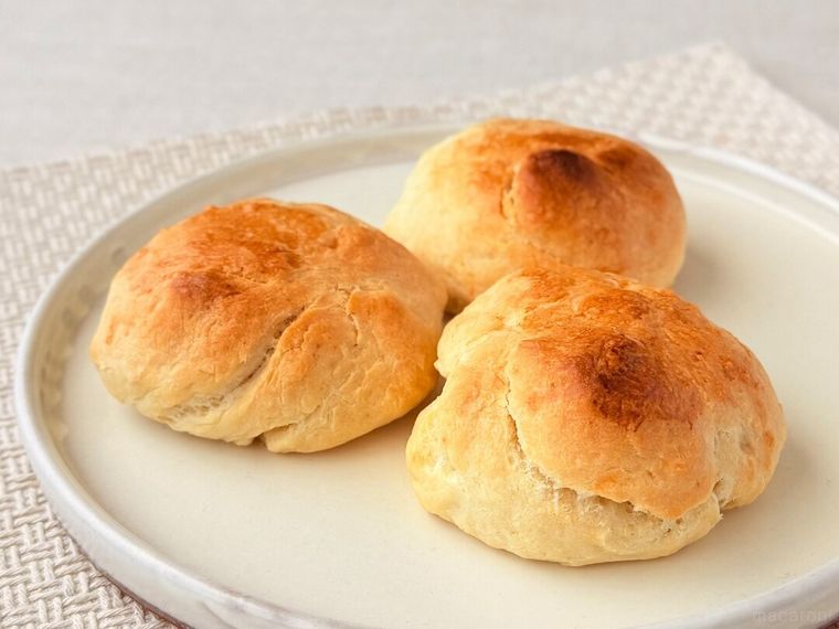 焼きたてビスケットが置かれている様子