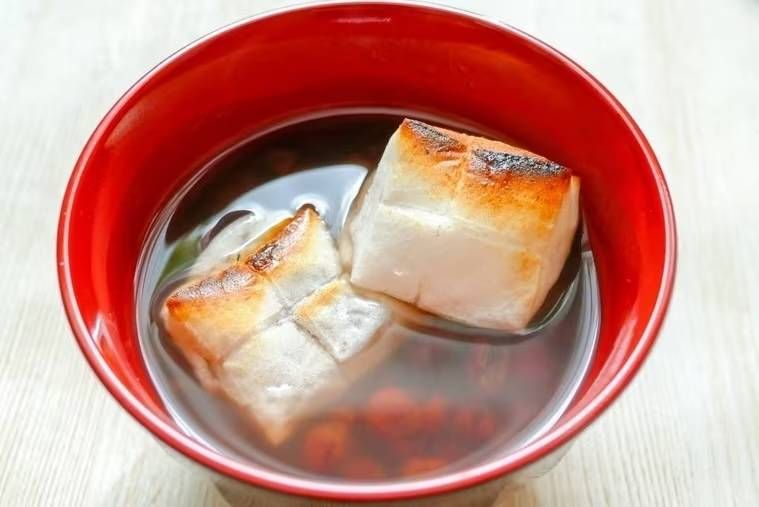 焼き餅が入ったおしるこ