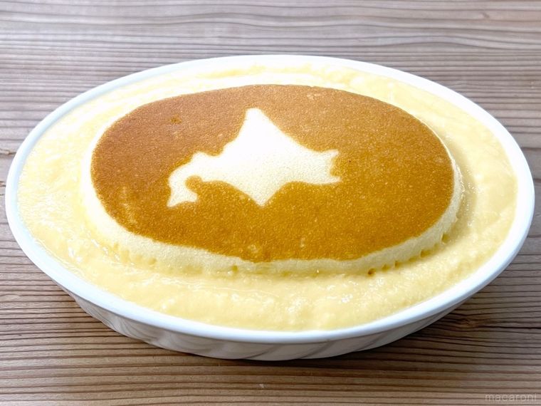 北海道チーズ蒸しケーキをプリンに沈めた様子