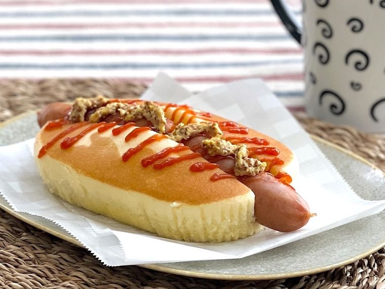 皿に盛られたホクチーケーキドッグ