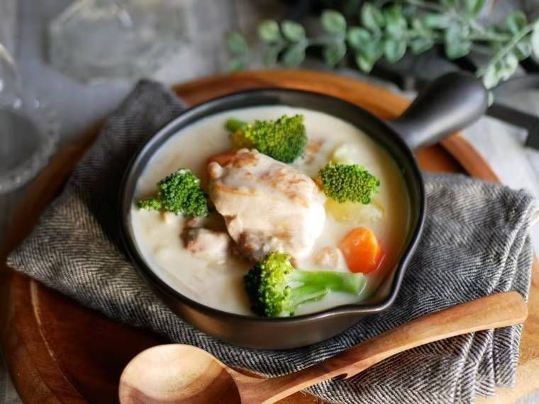 器によそったシチュー