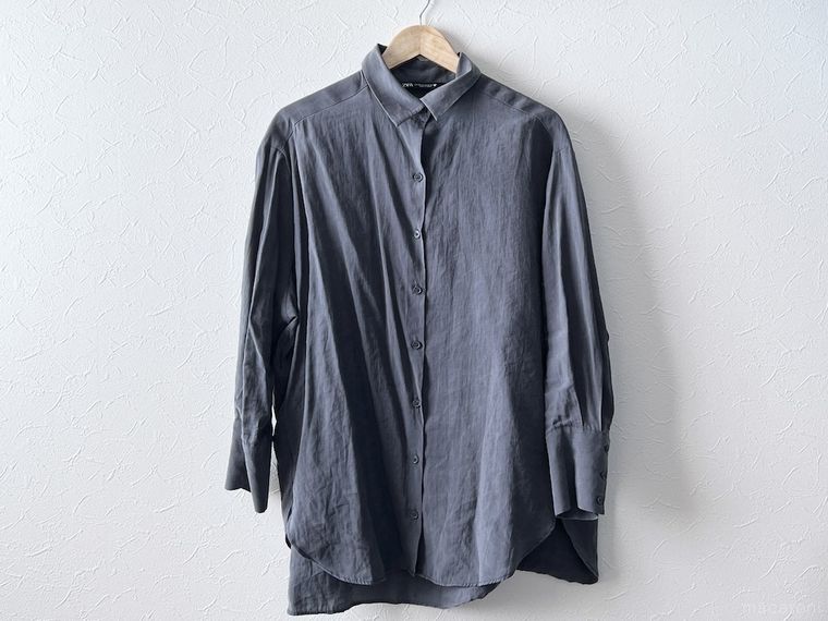 ハンガーに掛かったシャツ