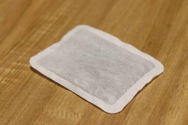 パッケージから出した使い捨てカイロ