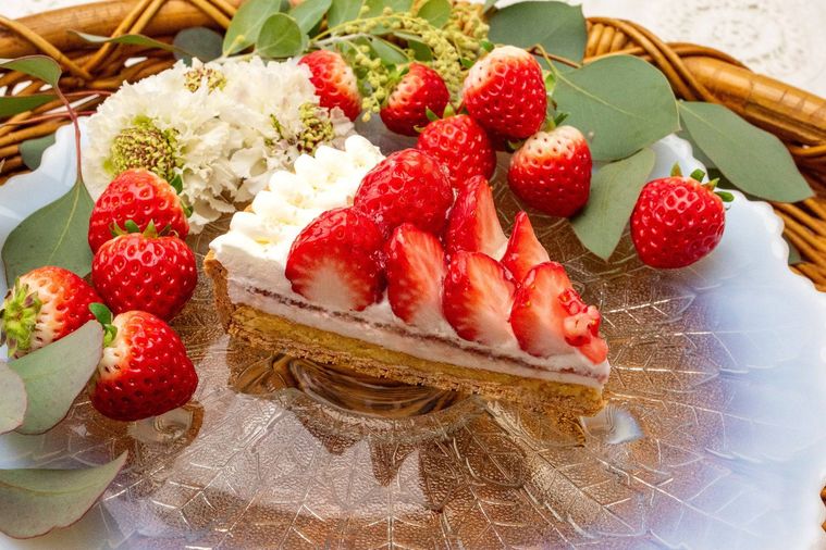 空浮いちご とココナッツのタルト