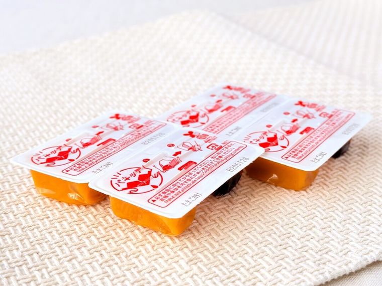 小分けになった秒でどこでもTKG卵かけ風ご飯のたれが並んでいる様子