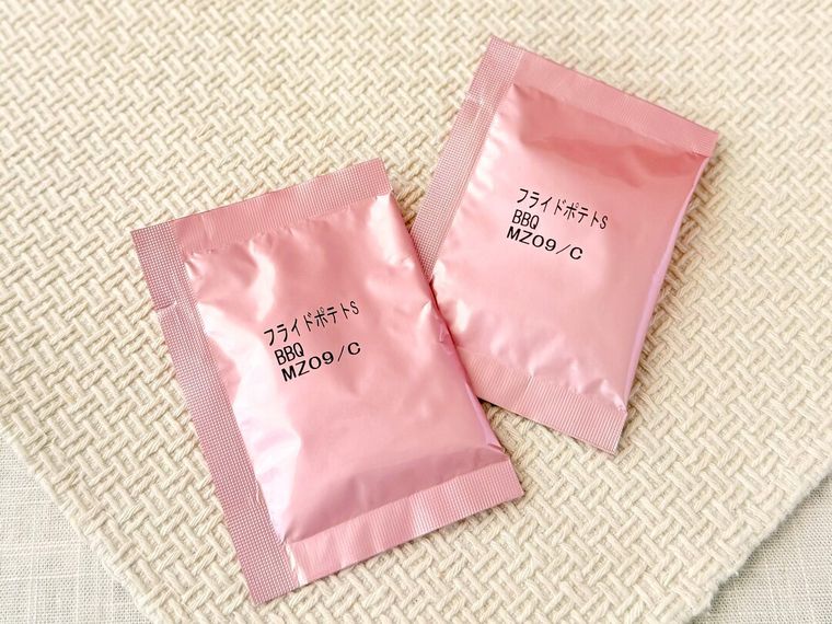 7プレミアム フライドポテトに合うシーズニングBBQのパッケージから取り出した様子