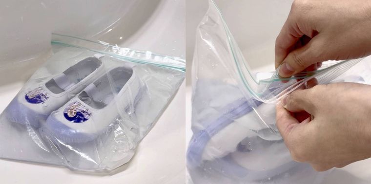上履きをフリーザーバッグでオキシ漬けしている様子