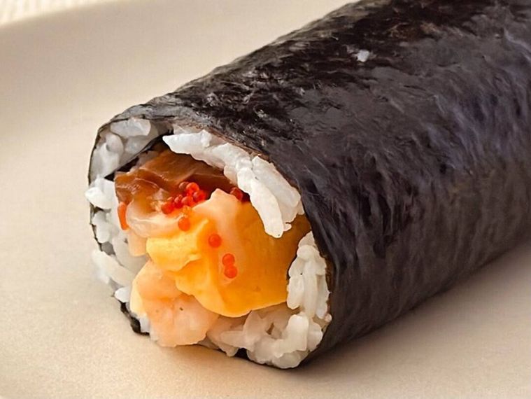 魚べいの海鮮巻に入っている具材の様子