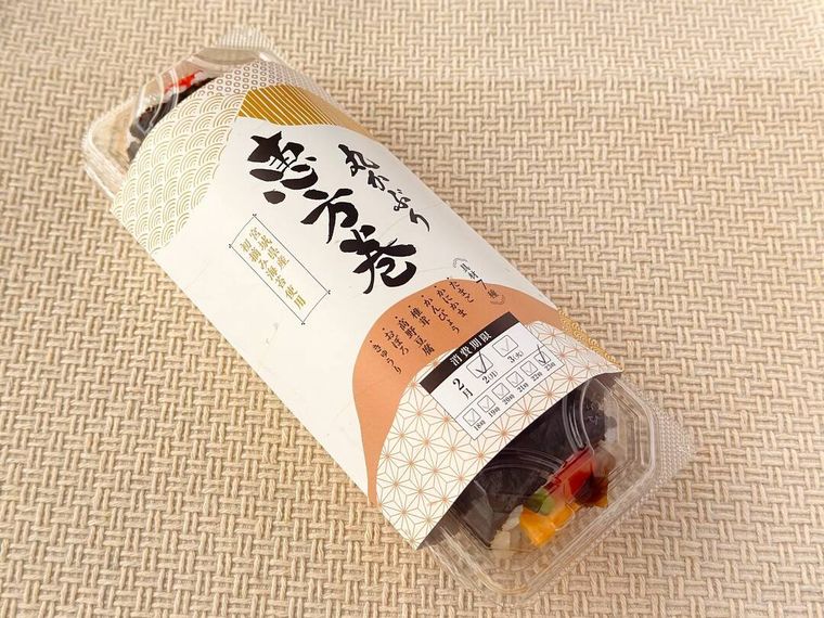 パッケージに入っている魚べいの丸かぶり恵方巻