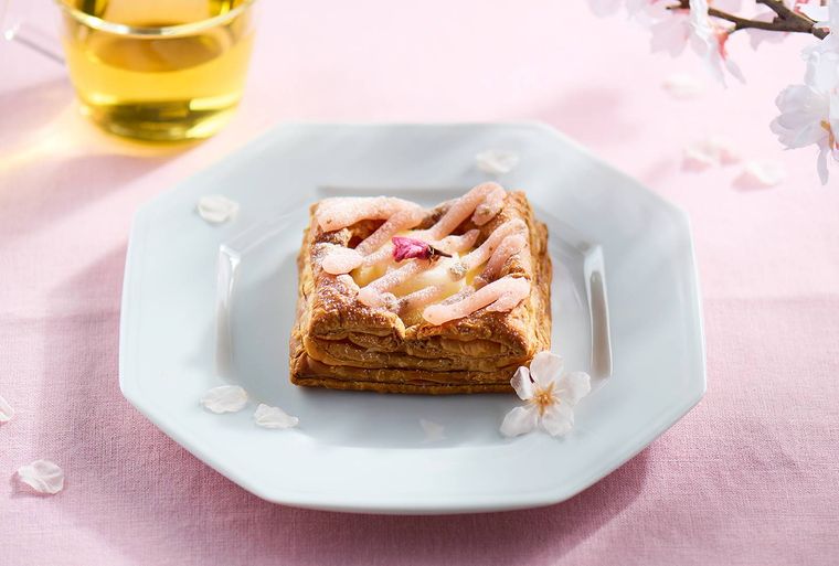 焼きたてオープンパイ桜もち