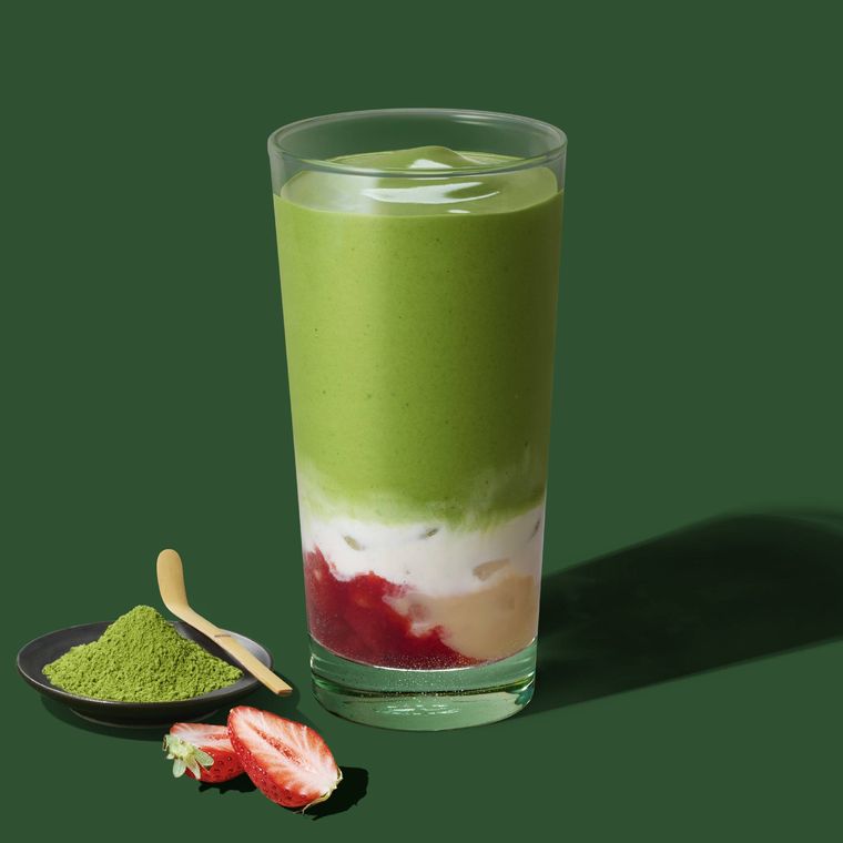 抹茶とストロベリーのドリンクのアップ
