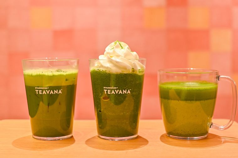 3つのドリンクが並んでいるところ