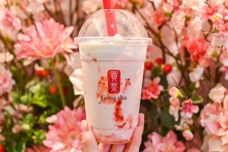 ドリンクを持っているところ