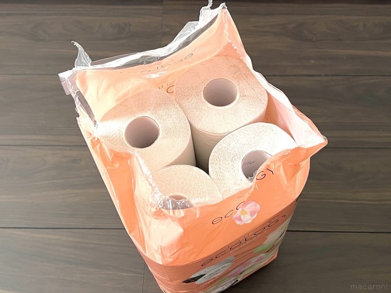 開封したトイレットペーパー