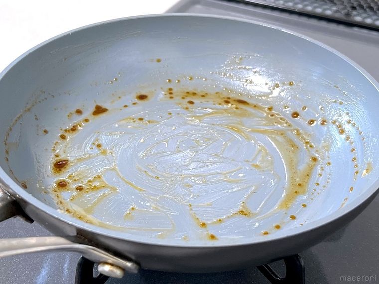 油汚れがついたフライパン