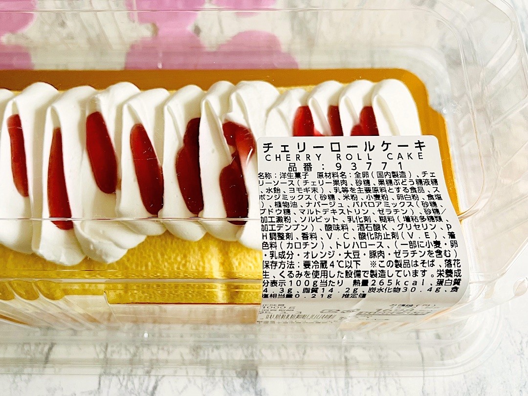 コストコ新作の巨大スイーツ「チェリーロールケーキ」が大当たり！春