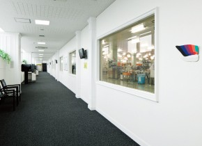 ガトーフェスハラダ 本社工場の見学の様子