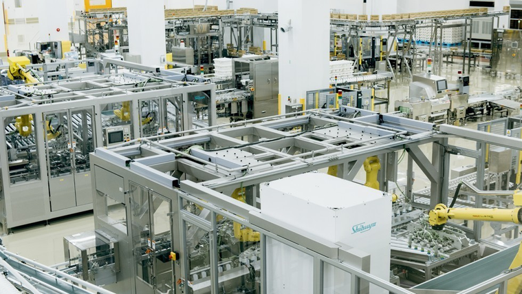 グリコピア チバのパピコとセブンティーンアイスの製造ライン