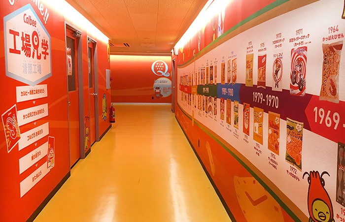 カルビー清原工場のかぱえびせんコーナー