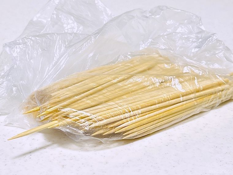 ポリ袋に入った竹串