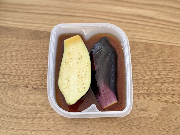 なすを回転させている様子