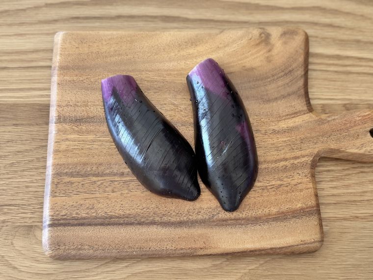 半分に切ったなす