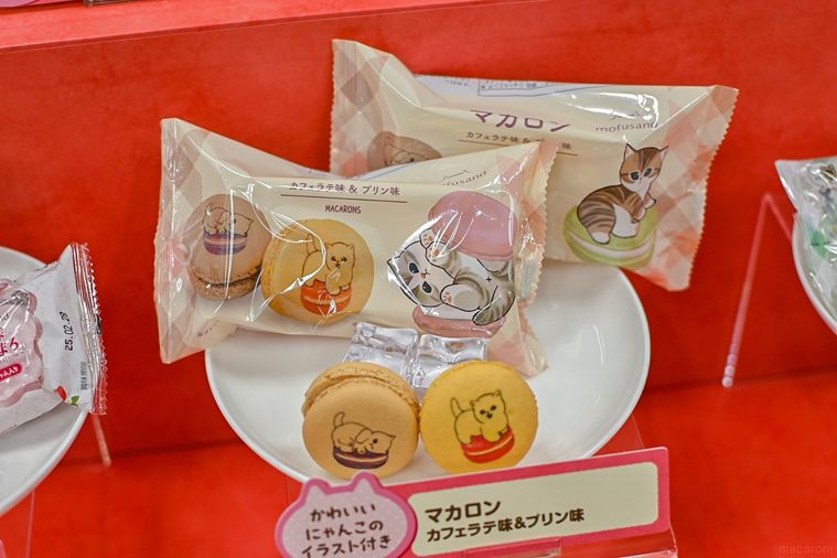 ねこのイラストがデザインされたマカロン
